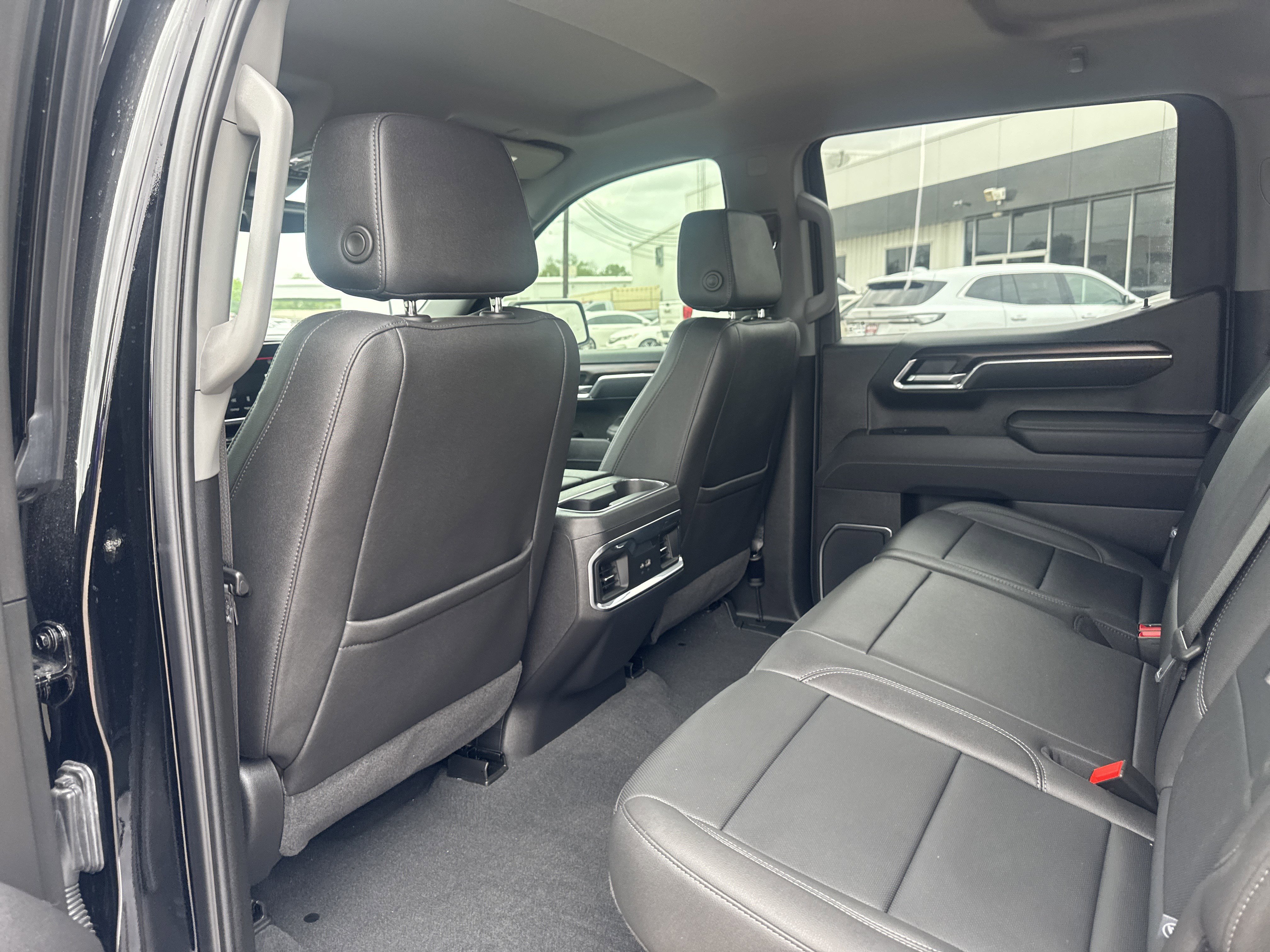 Used 2025 GMC Sierra 1500 SLT image 10