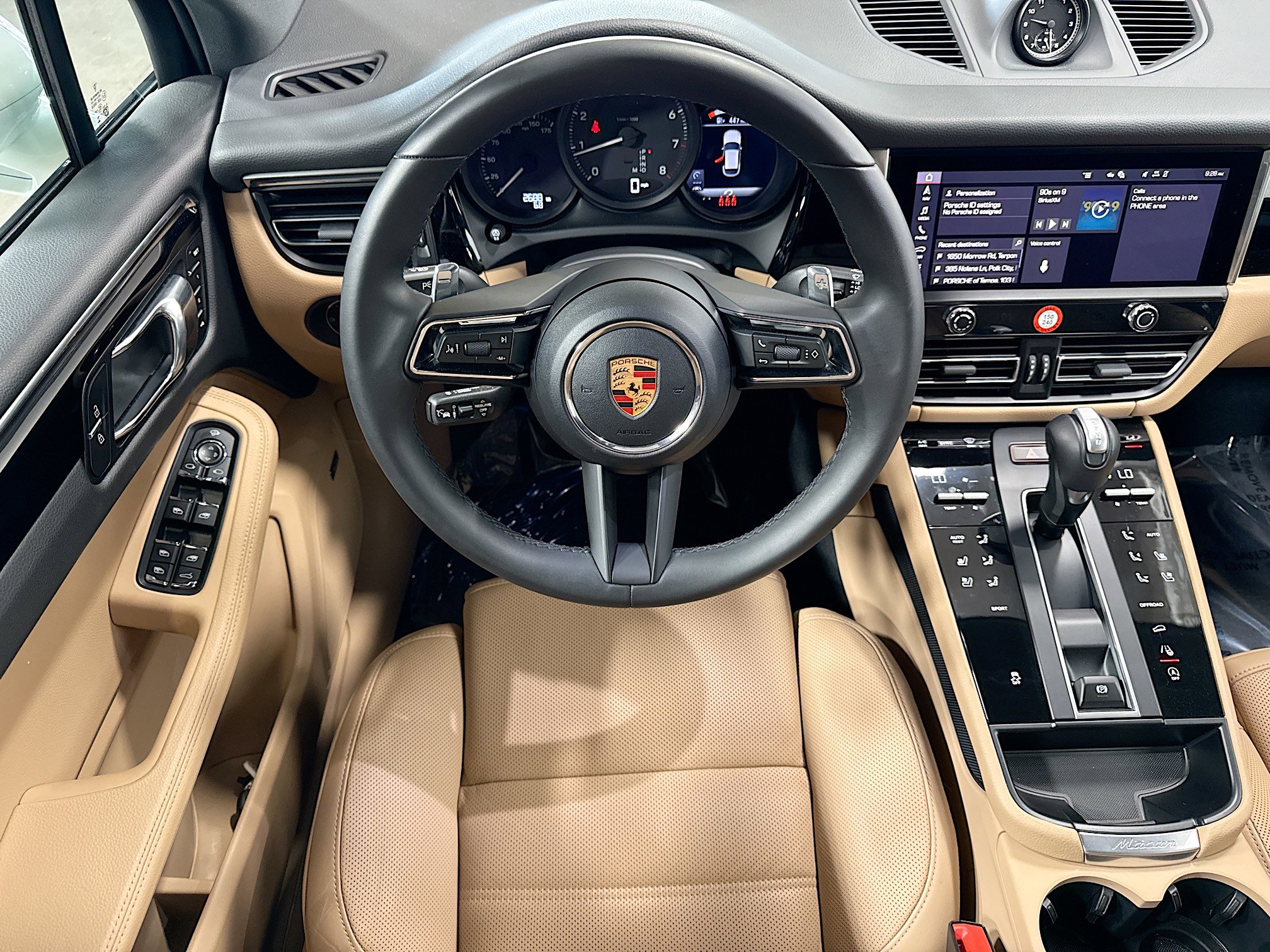 Certified 2026 Porsche Macan AWD/4WD image 17