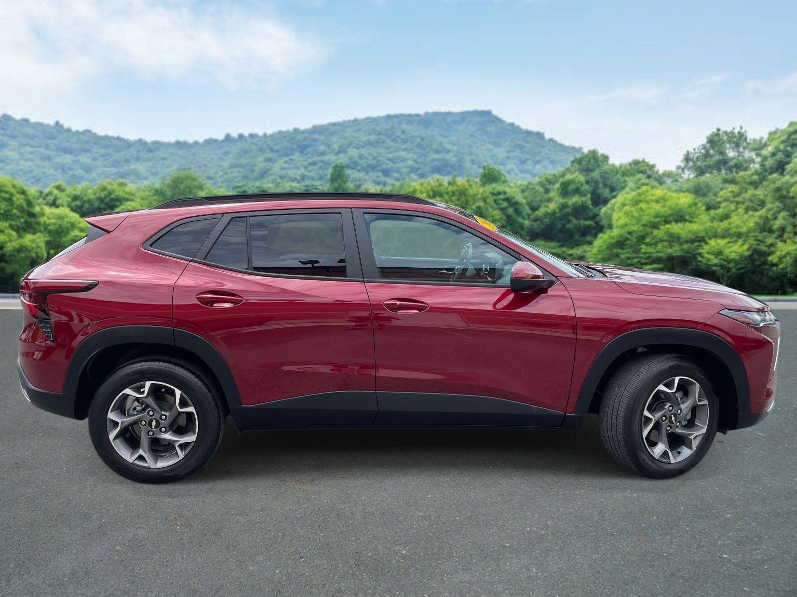 Used 2024 Chevrolet Trax LT w/ Driver Confidence Package FWD image 20