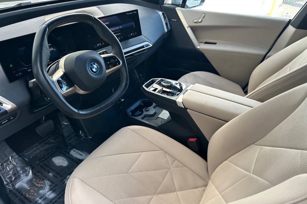 Used 2024 BMW iX xDrive50 w/ Sport Package AWD/4WD image 9