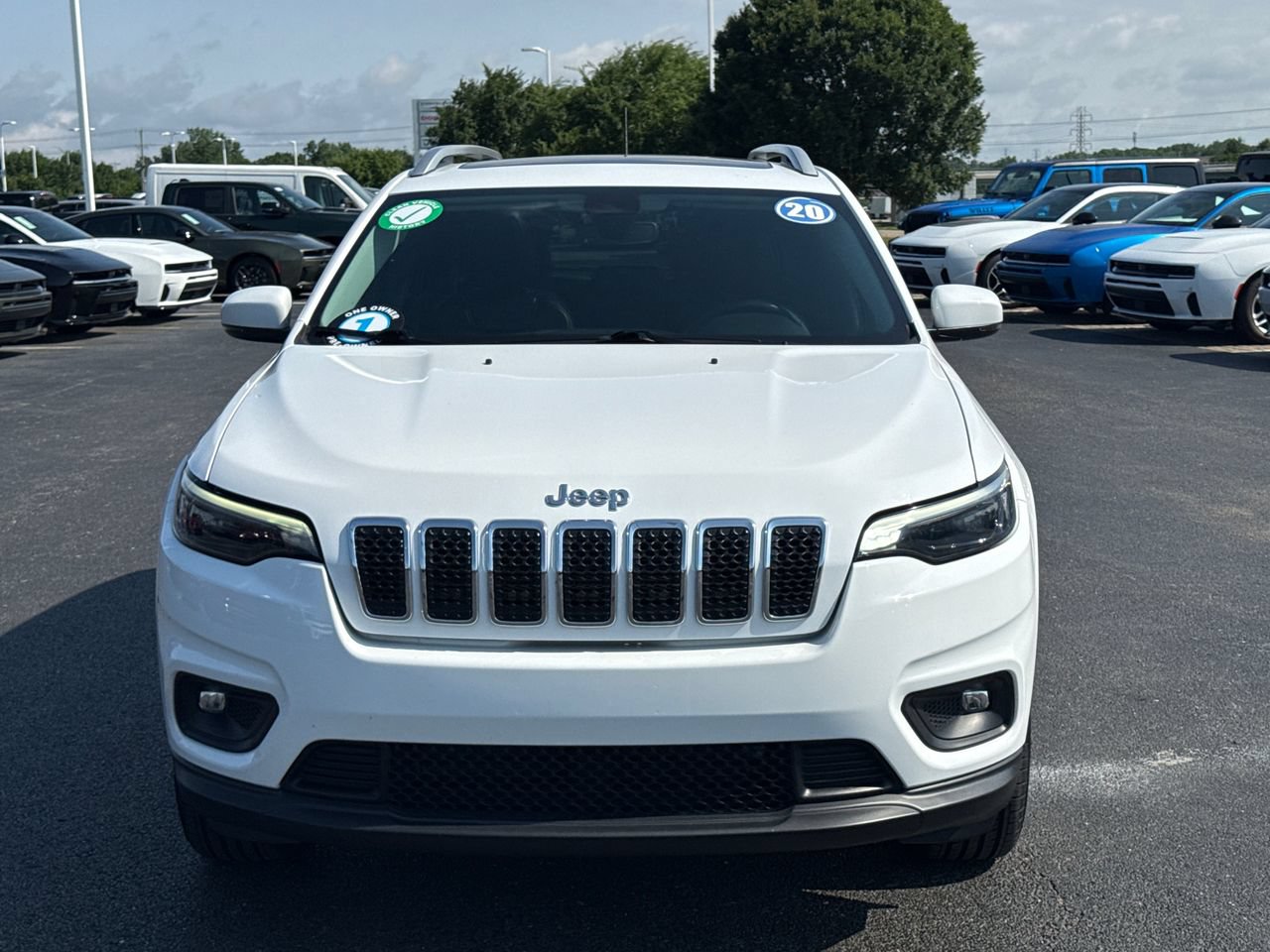Used 2020 Jeep Cherokee Latitude Plus w/ Cold Weather Group AWD/4WD image 8