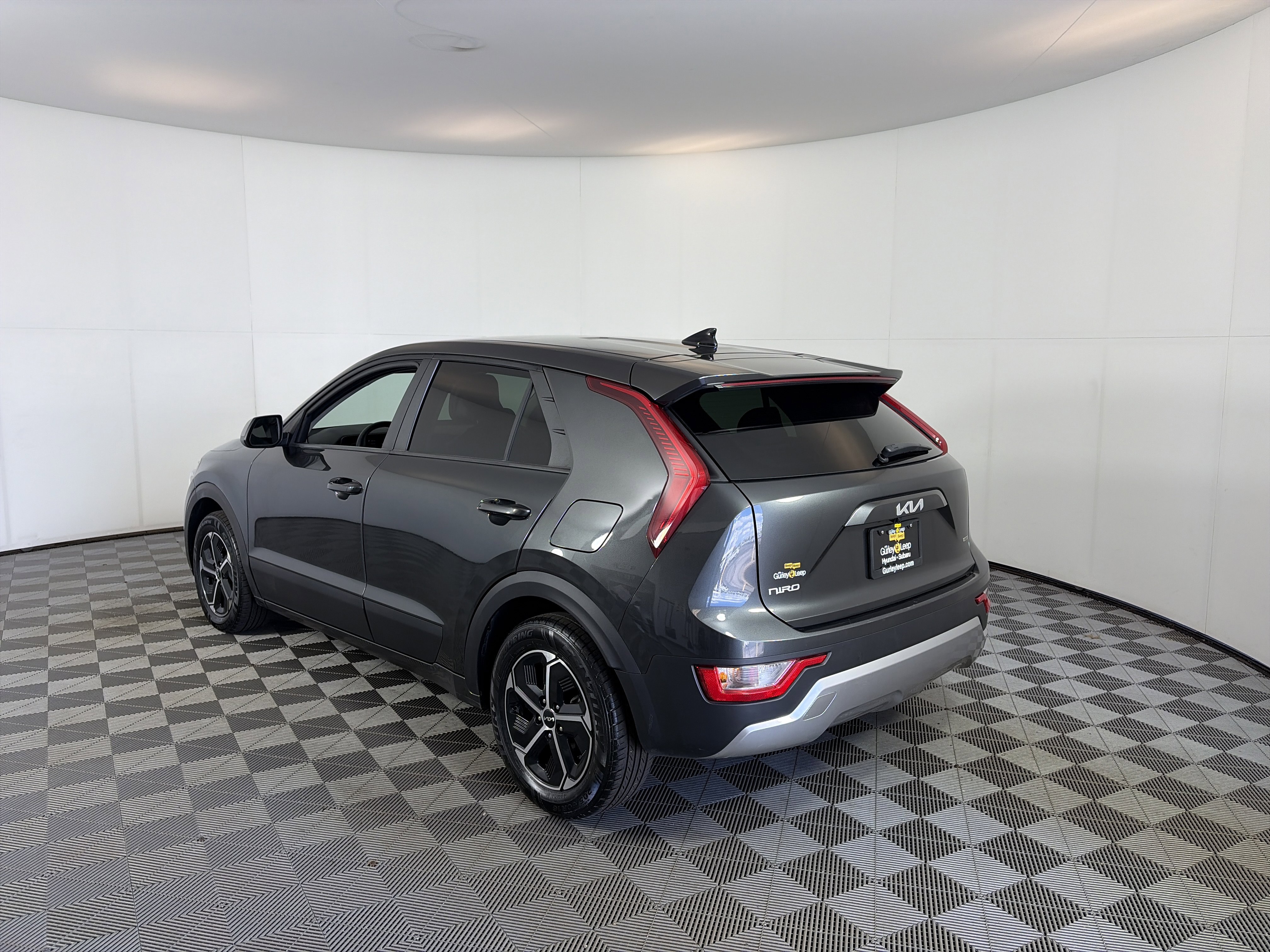 Used 2024 Kia Niro LX FWD image 8