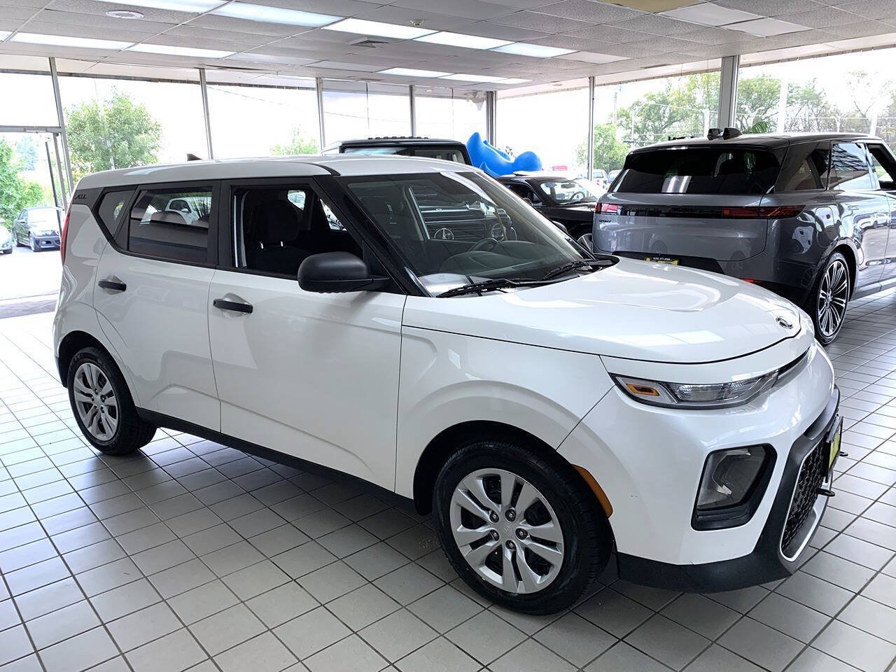 Used 2021 Kia Soul LX FWD image 4