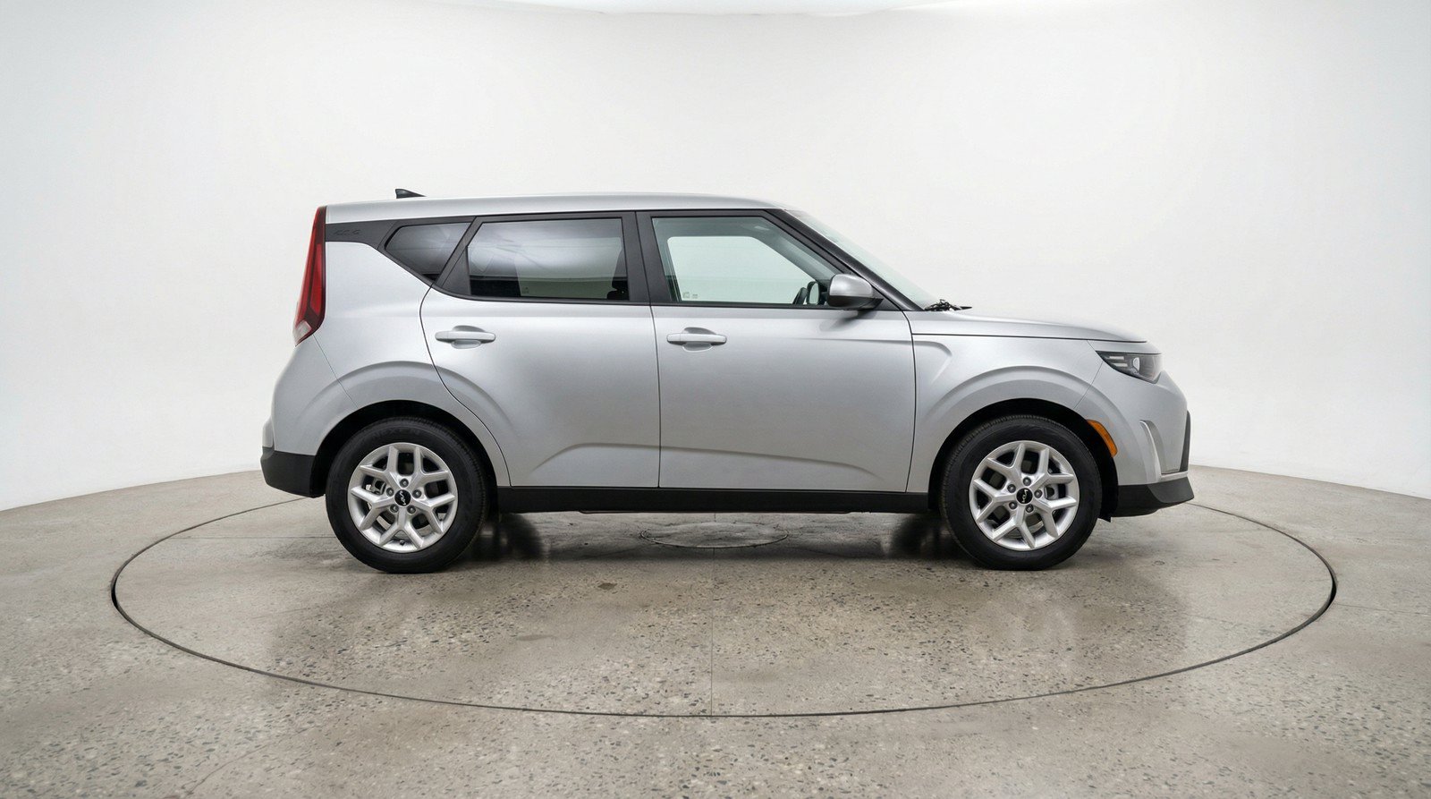 Used 2025 Kia Soul LX w/ LX Technology Package FWD image 11