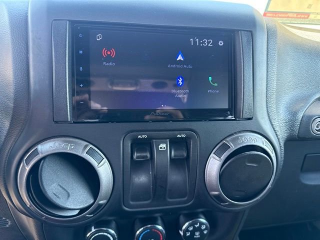 Used 2018 Jeep Wrangler Sport AWD/4WD image 26