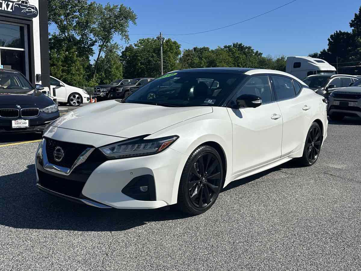 Used 2019 Nissan Maxima SR w/ Premium Package FWD image 2