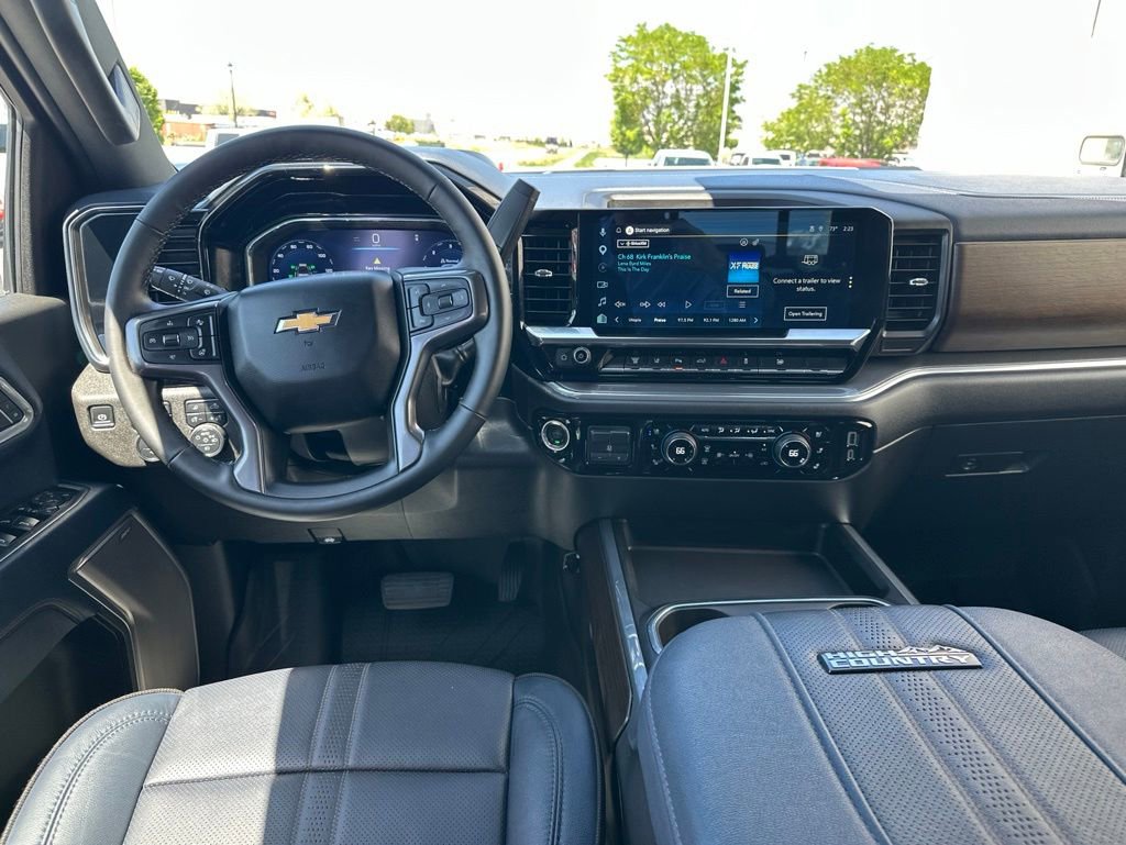 Used 2025 Chevrolet Silverado 2500 High Country w/ Technology Package AWD/4WD image 14