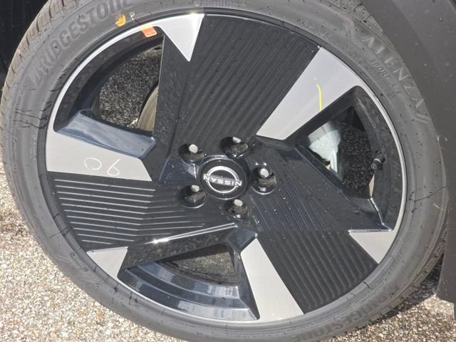 New 2026 Nissan Kicks SR w/ Cold Weather Package image 17