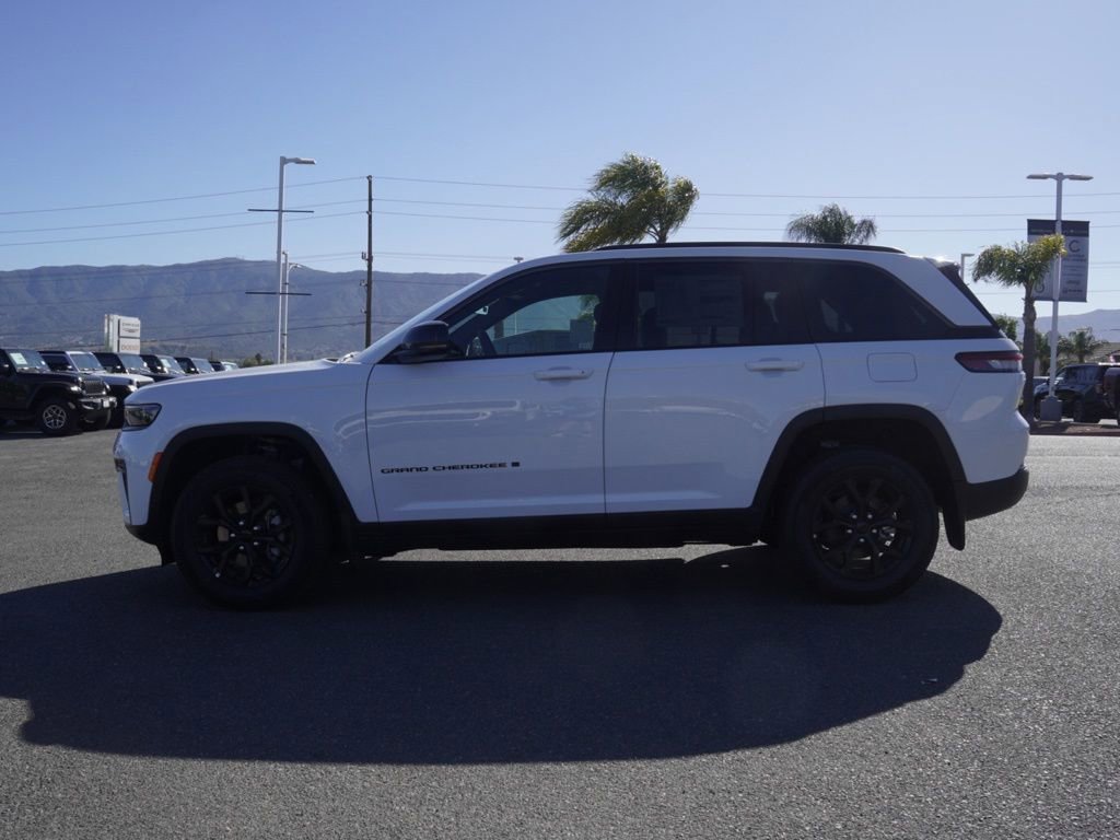 New 2026 Jeep Grand Cherokee Altitude image 7