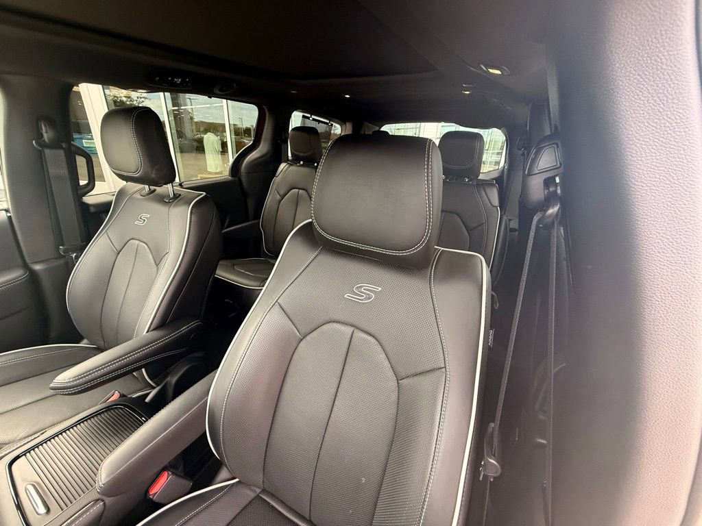 Certified 2025 Chrysler Pacifica Limited image 27