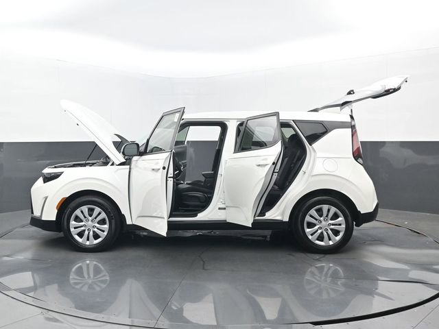 Used 2025 Kia Soul LX FWD image 33