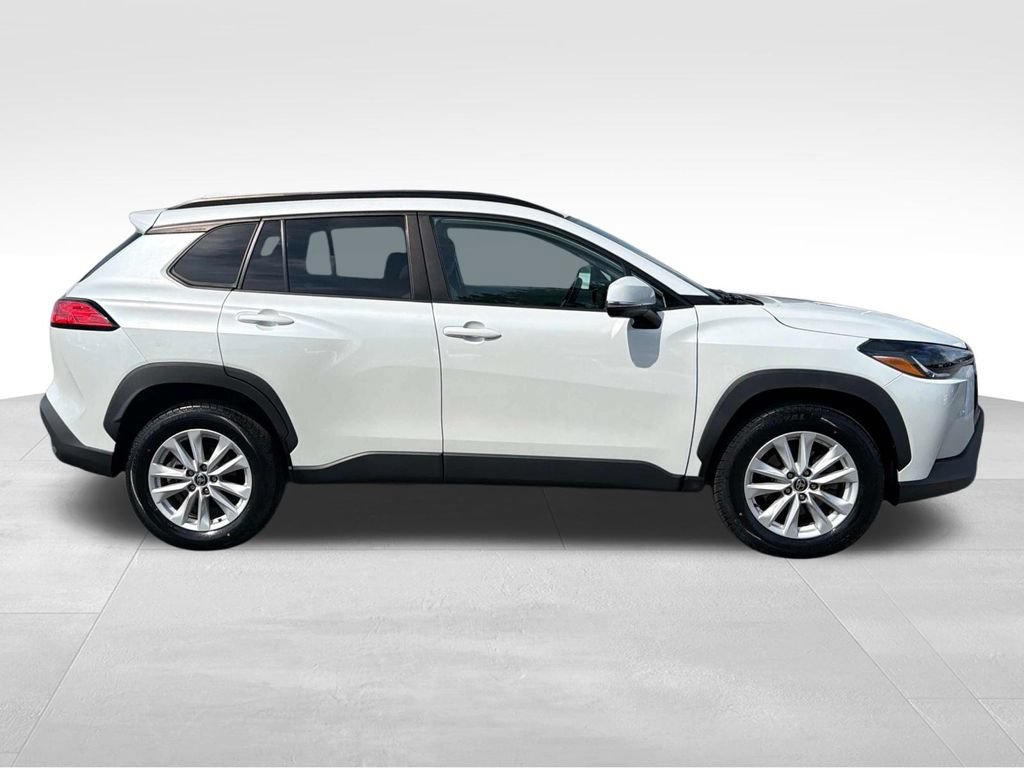 Used 2022 Toyota Corolla Cross LE AWD/4WD image 4