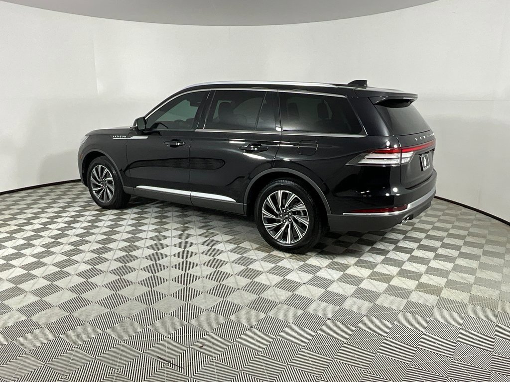 Used 2025 Lincoln Aviator AWD image 3