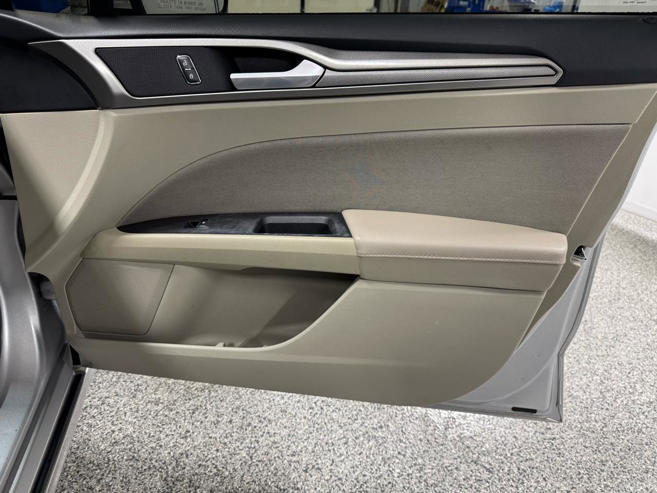 Used 2019 Ford Fusion SE image 13