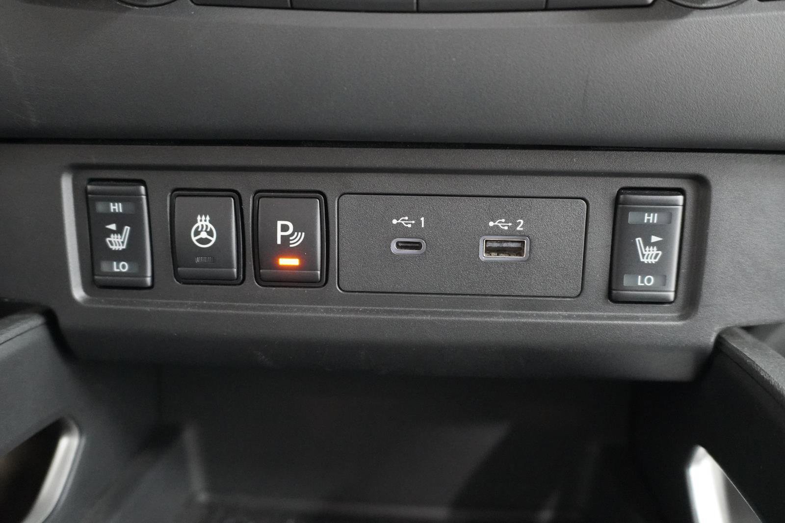 Used 2024 Nissan Frontier SV w/ SV Convenience Package image 29