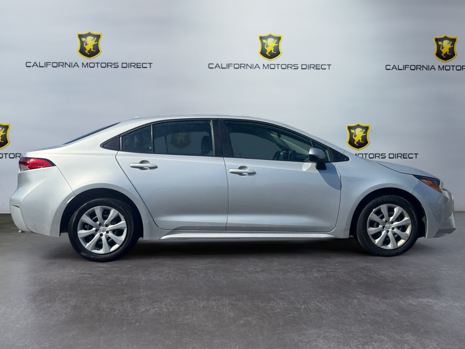 Used 2025 Toyota Corolla LE FWD image 6