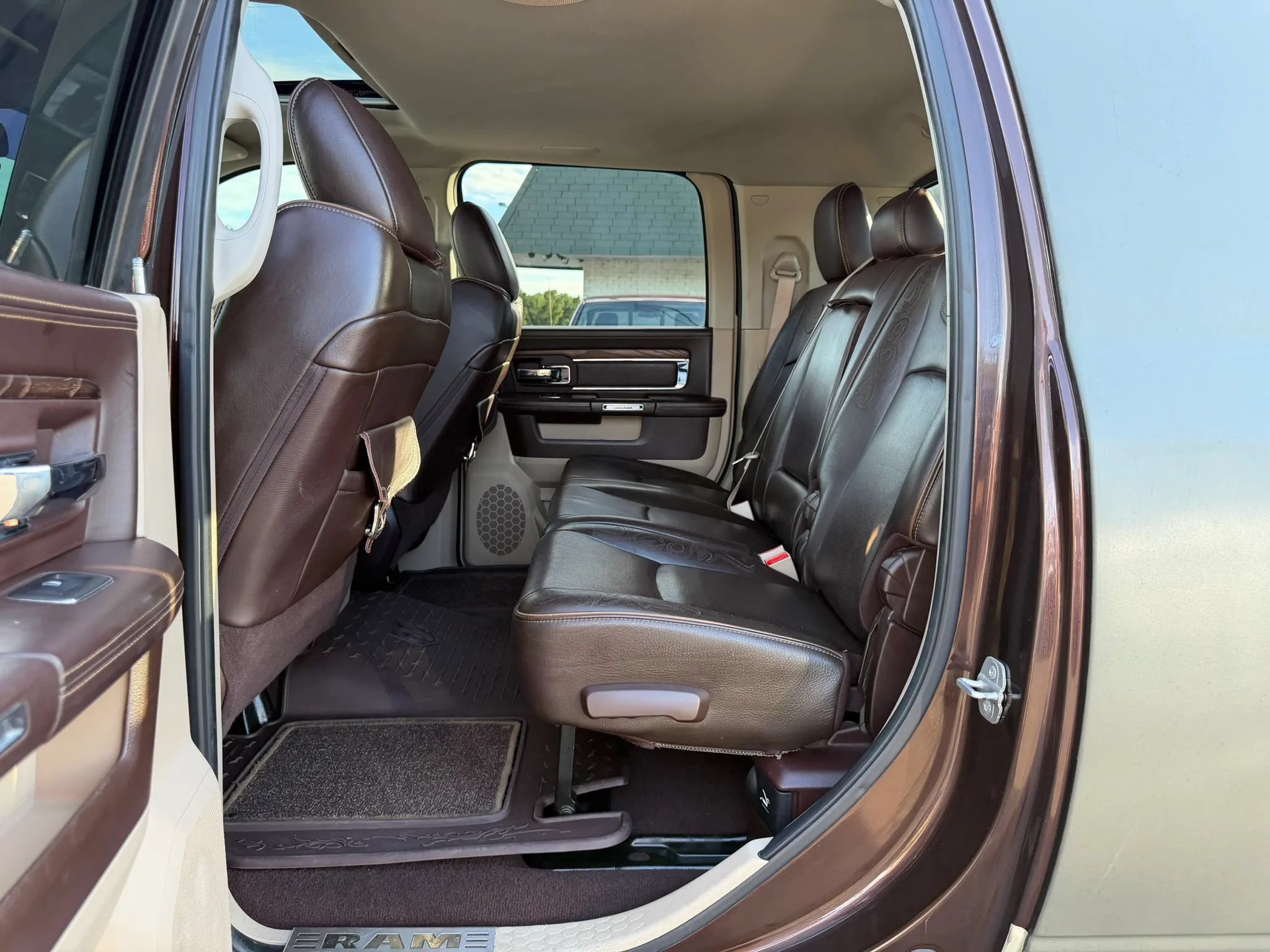 Used 2014 RAM 3500 Laramie Longhorn AWD/4WD image 15
