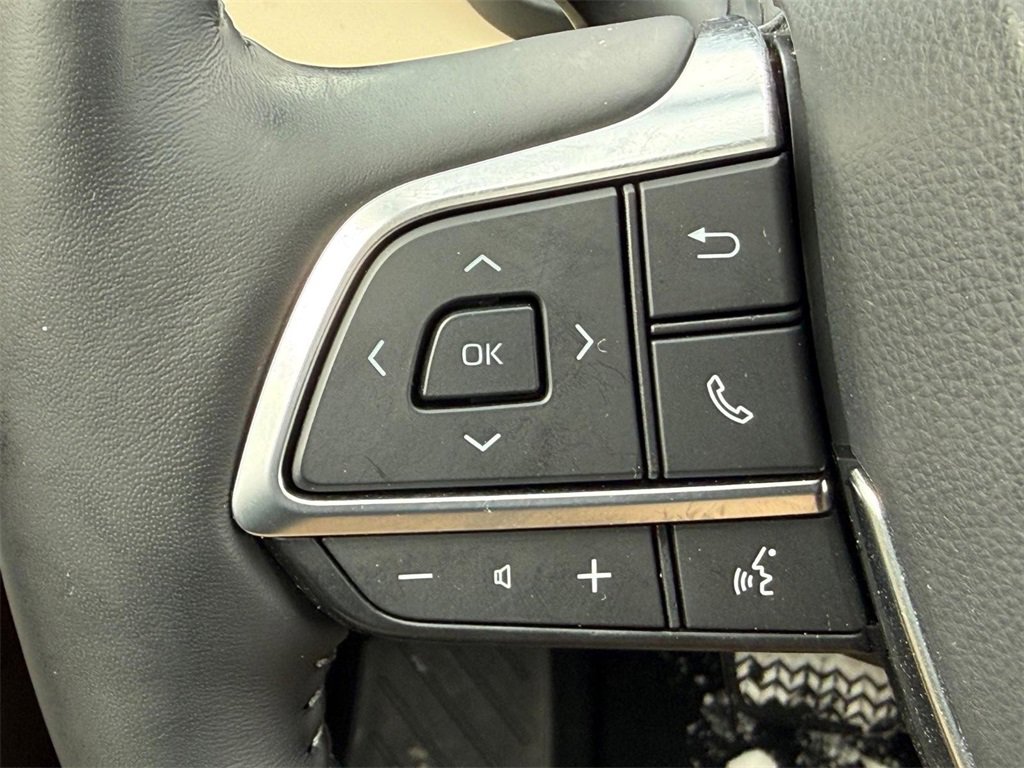 Used 2021 Toyota Highlander Limited image 18