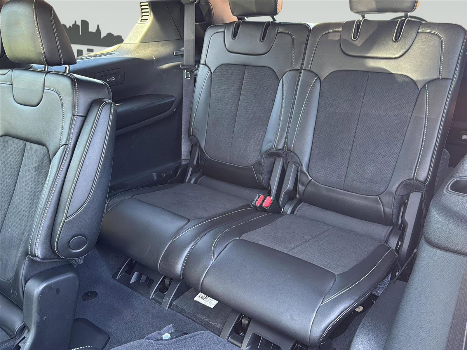 Used 2023 Jeep Grand Cherokee L Laredo image 29