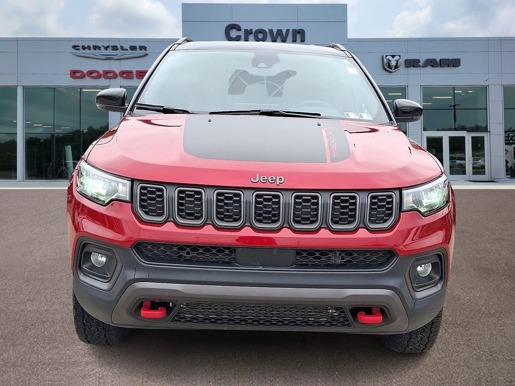 Used 2025 Jeep Compass Trailhawk AWD/4WD image 2
