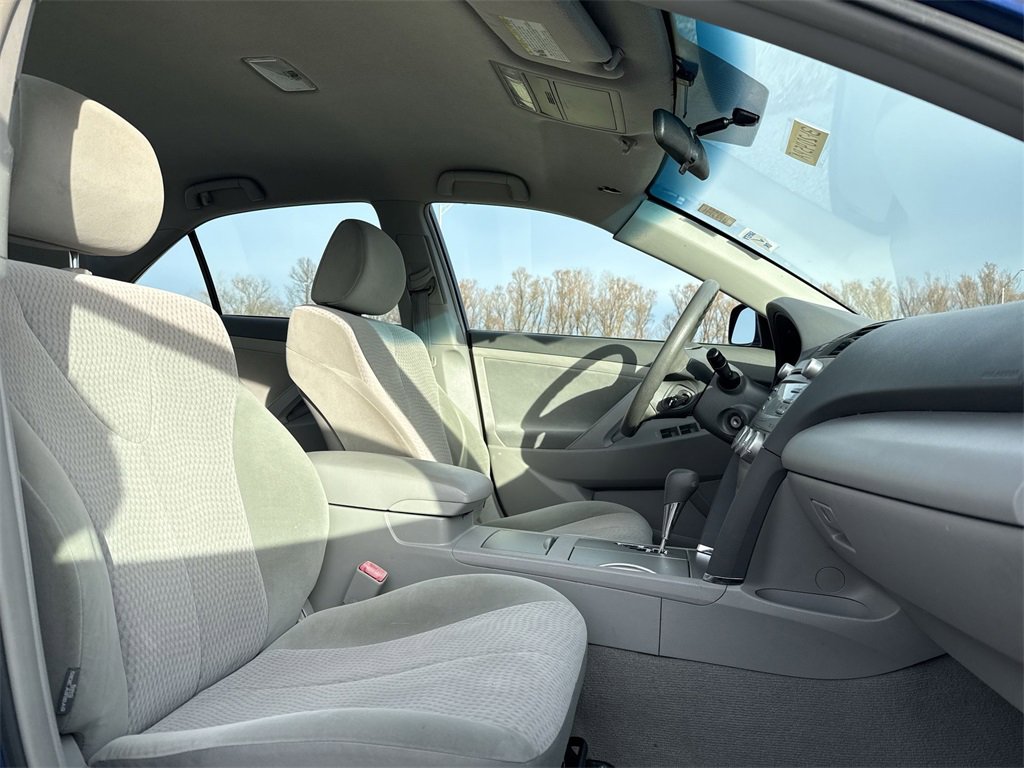 Used 2011 Toyota Camry LE image 25