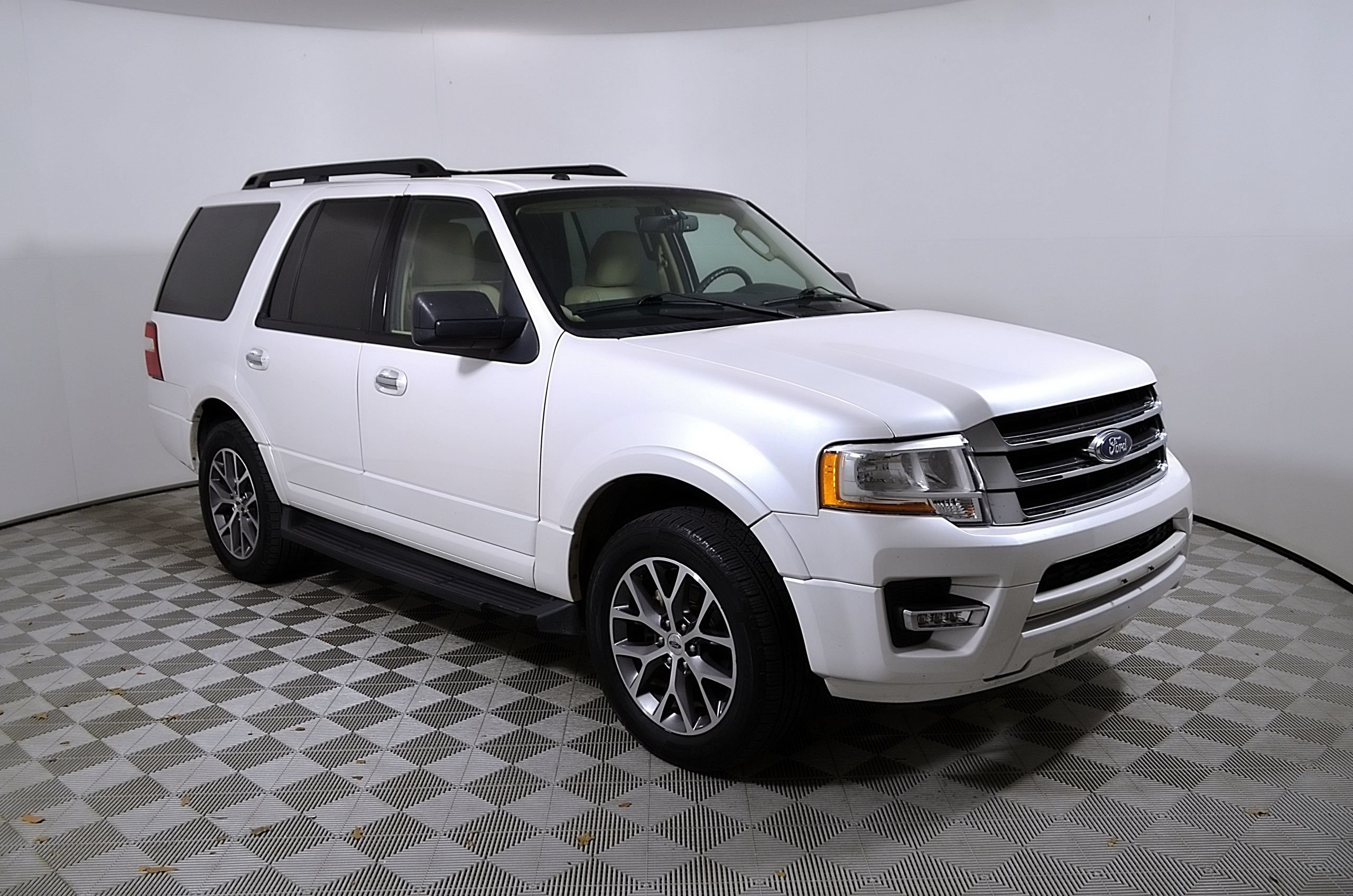 Used 2017 Ford Expedition XLT w/ Equipment Group 202A RWD image 7