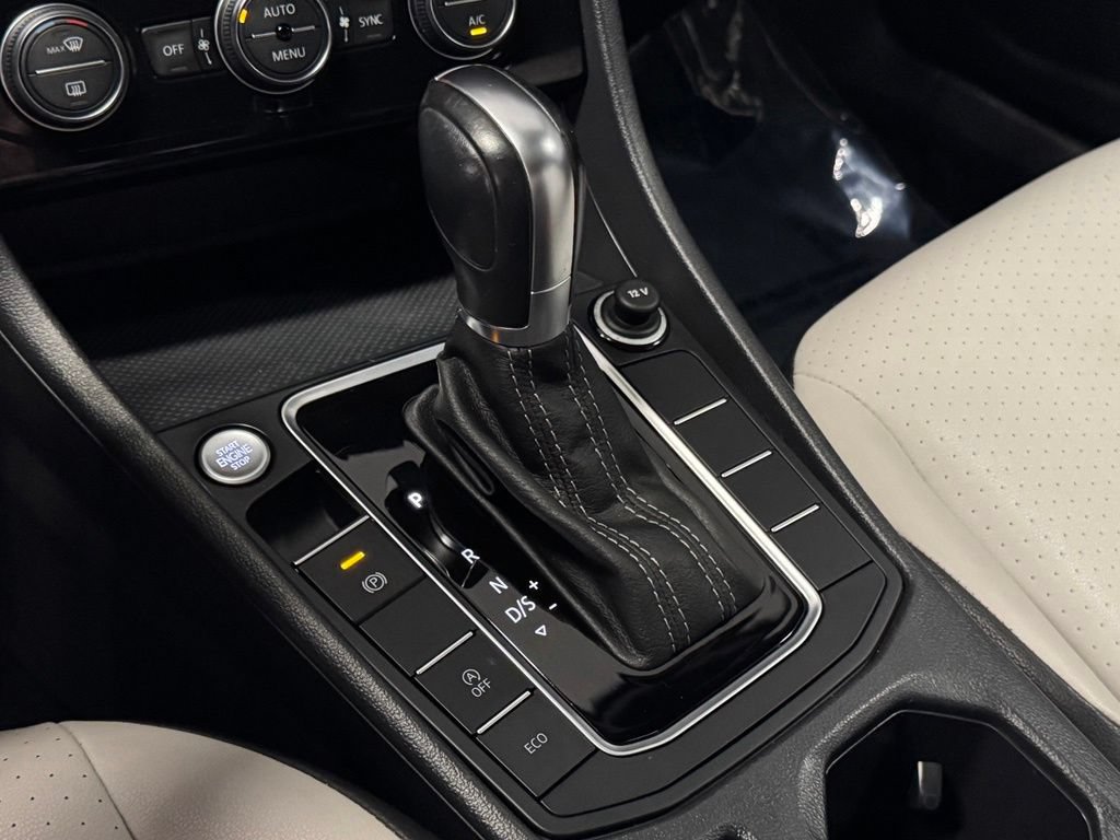 Used 2019 Volkswagen Jetta R-Line w/ R-Line Cold Weather Package FWD image 13