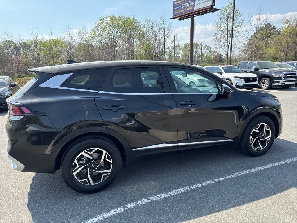 Used 2024 Kia Sportage LX image 9