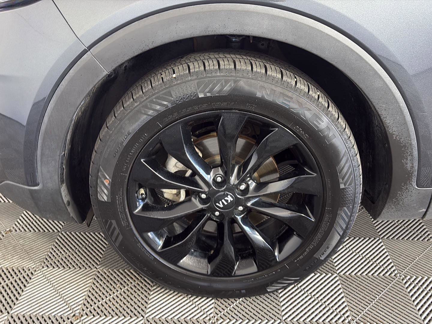 Used 2020 Kia Sorento EX image 14