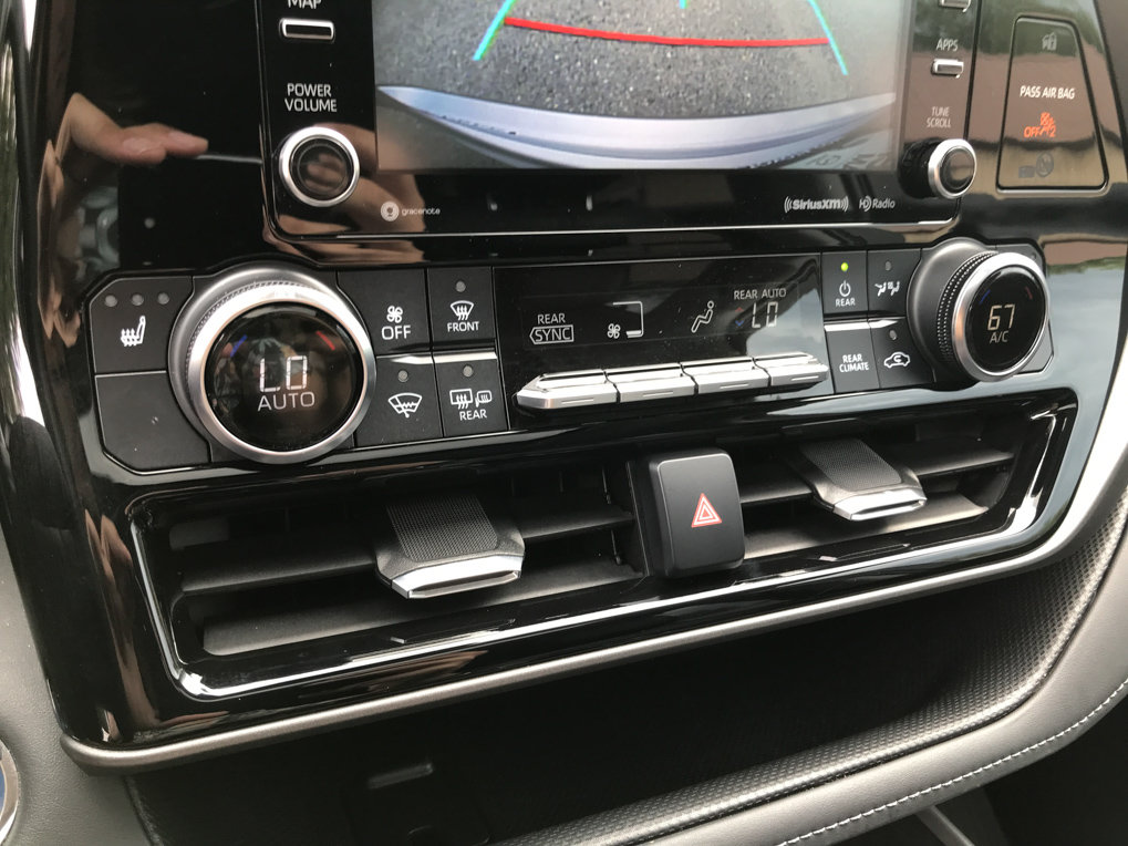 Certified 2022 Toyota Highlander XLE AWD/4WD image 23