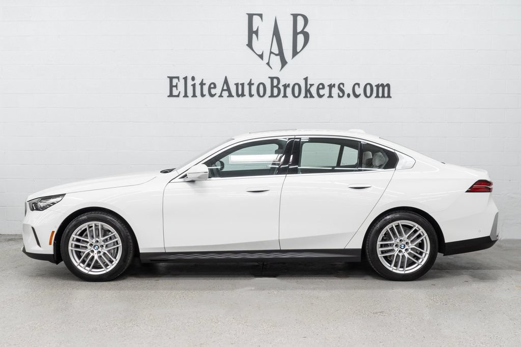 Used 2025 BMW 540i xDrive AWD/4WD image 2