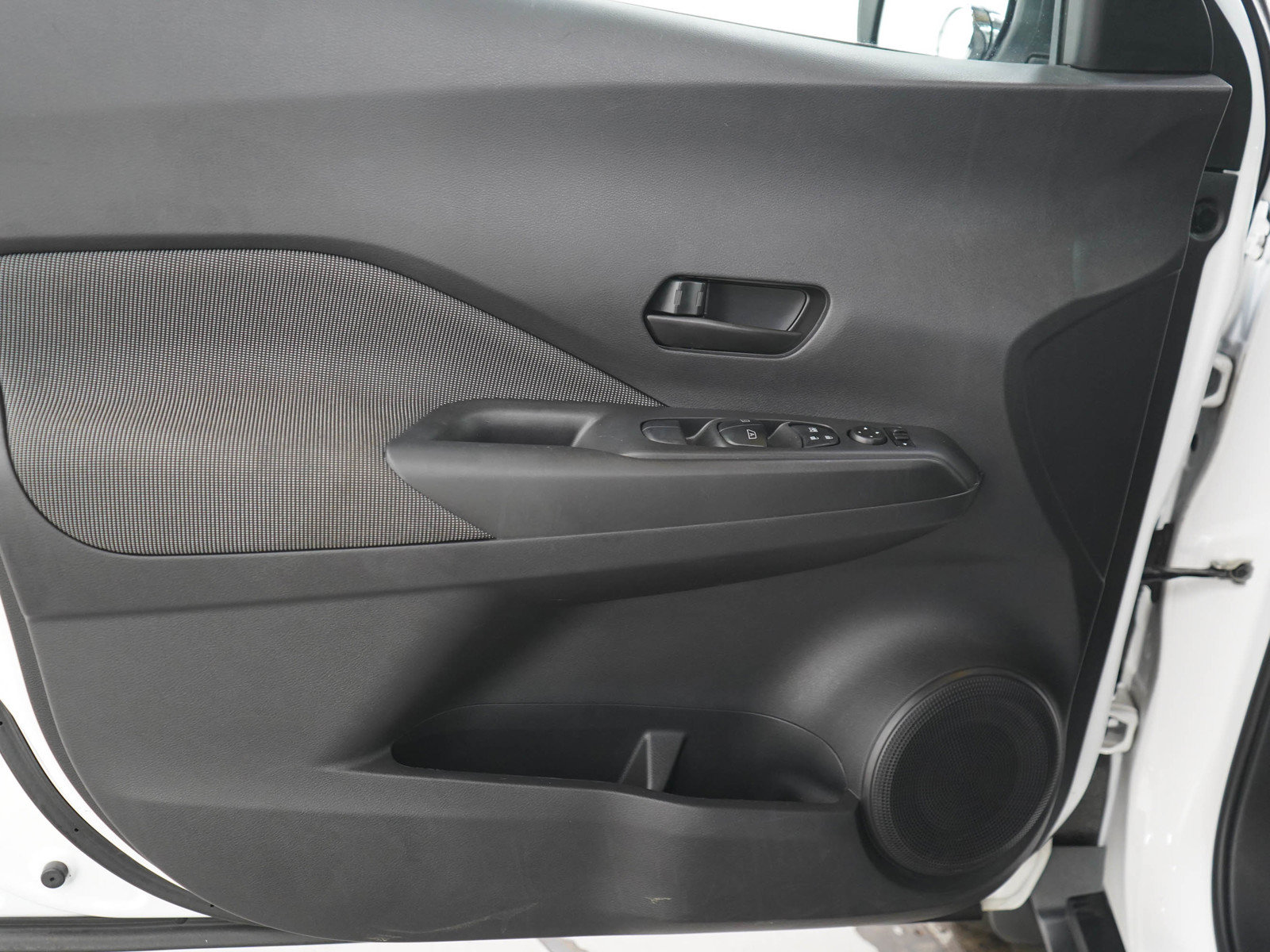 Used 2019 Nissan Kicks S FWD image 18