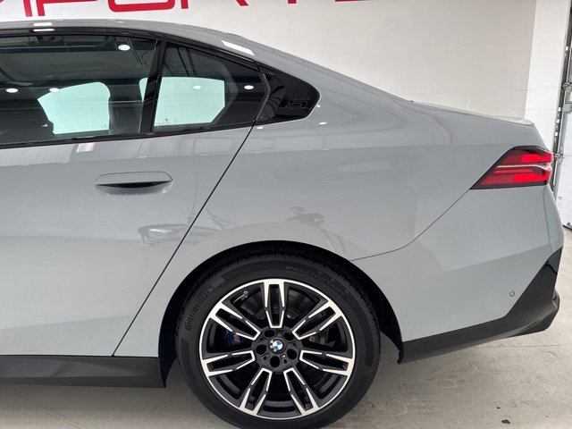 Used 2024 BMW 540i xDrive w/ M Sport Package image 10
