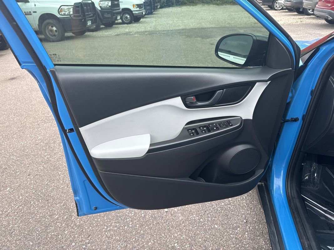Used 2022 Hyundai Kona SEL w/ Cargo Package image 9