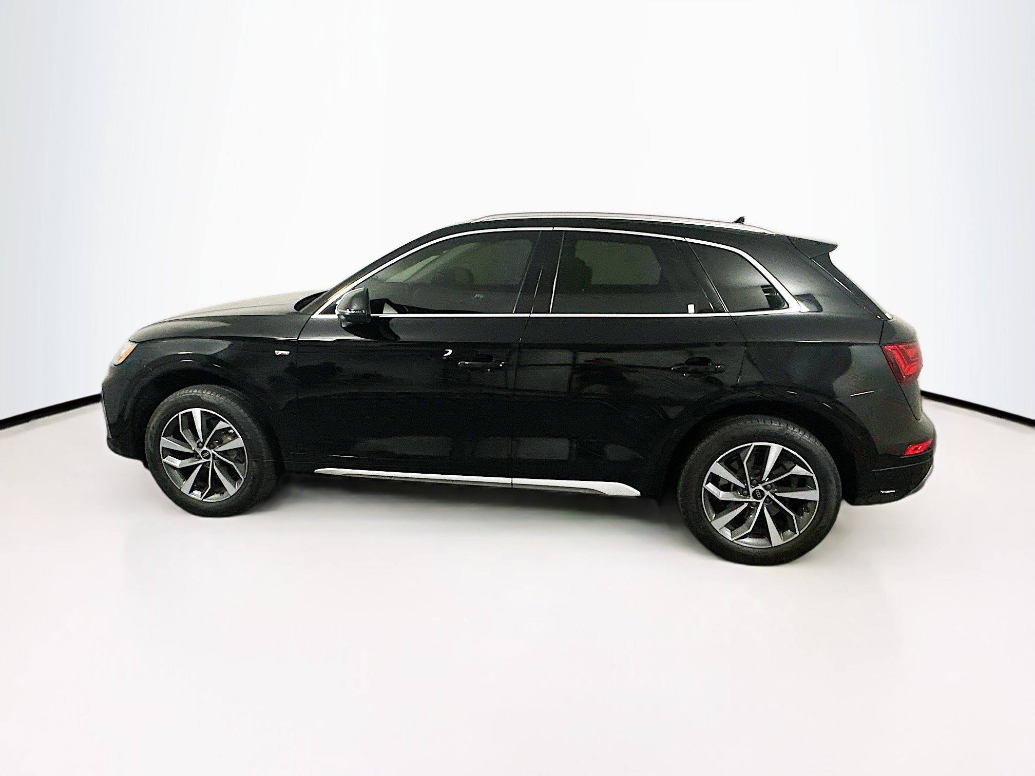 Used 2023 Audi Q5 2.0T Premium w/ Convenience Package AWD/4WD image 4