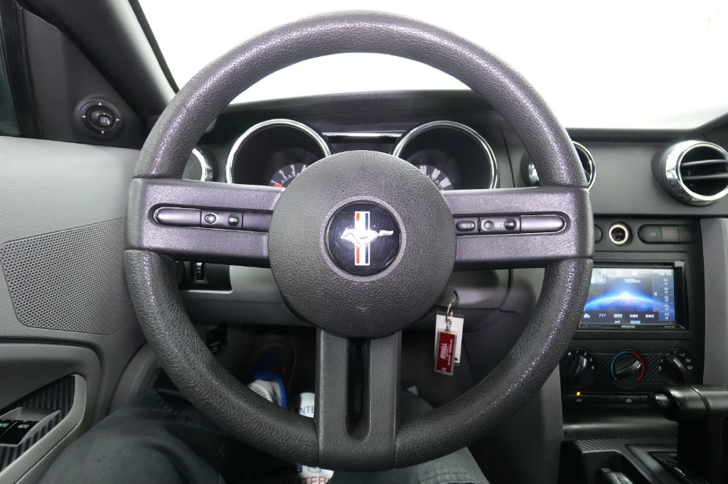 Used 2005 Ford Mustang Convertible RWD image 27