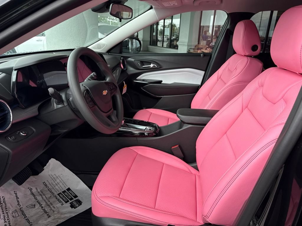 New 2026 Chevrolet Trax LT w/ LPO, Blackout Package FWD image 3