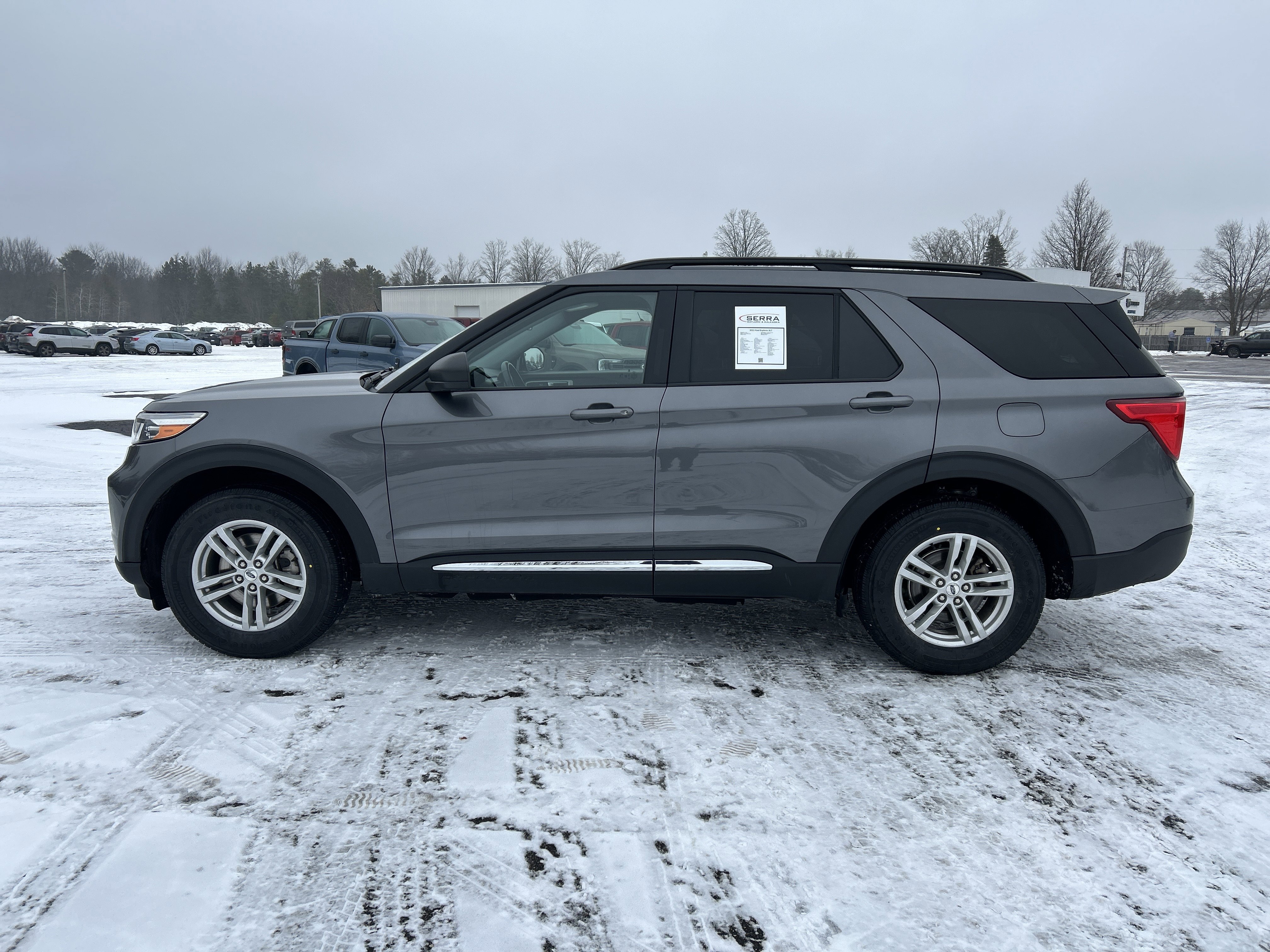 Certified 2022 Ford Explorer XLT w/ Equipment Group 202A image 7