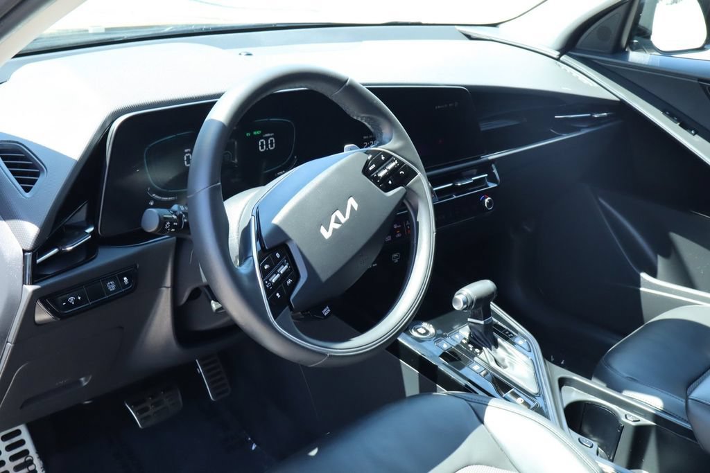 Used 2025 Kia Niro EX Touring FWD image 17