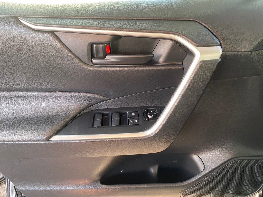 Used 2023 Toyota RAV4 LE AWD/4WD image 13