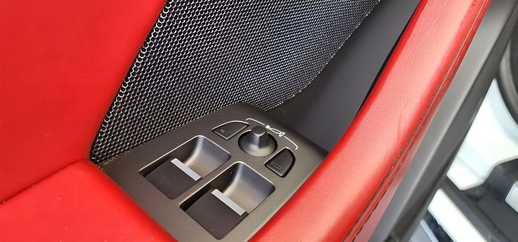 Used 2018 Jaguar F-TYPE R image 13