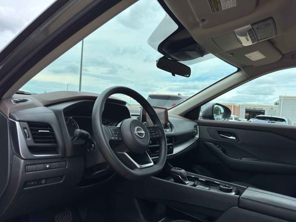 Used 2023 Nissan Rogue SV AWD/4WD image 4