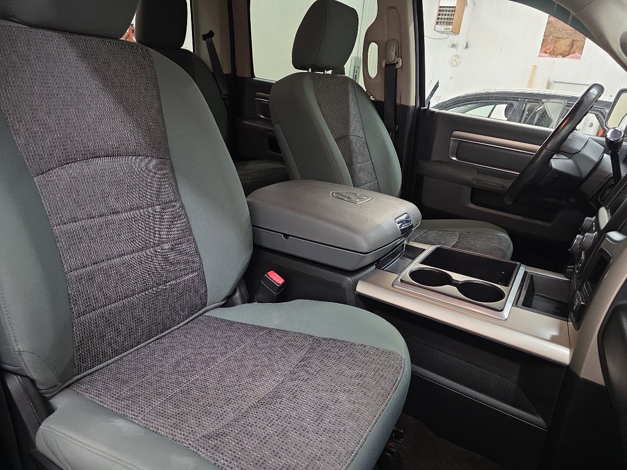 Used 2015 RAM 2500 SLT w/ Luxury Group image 35