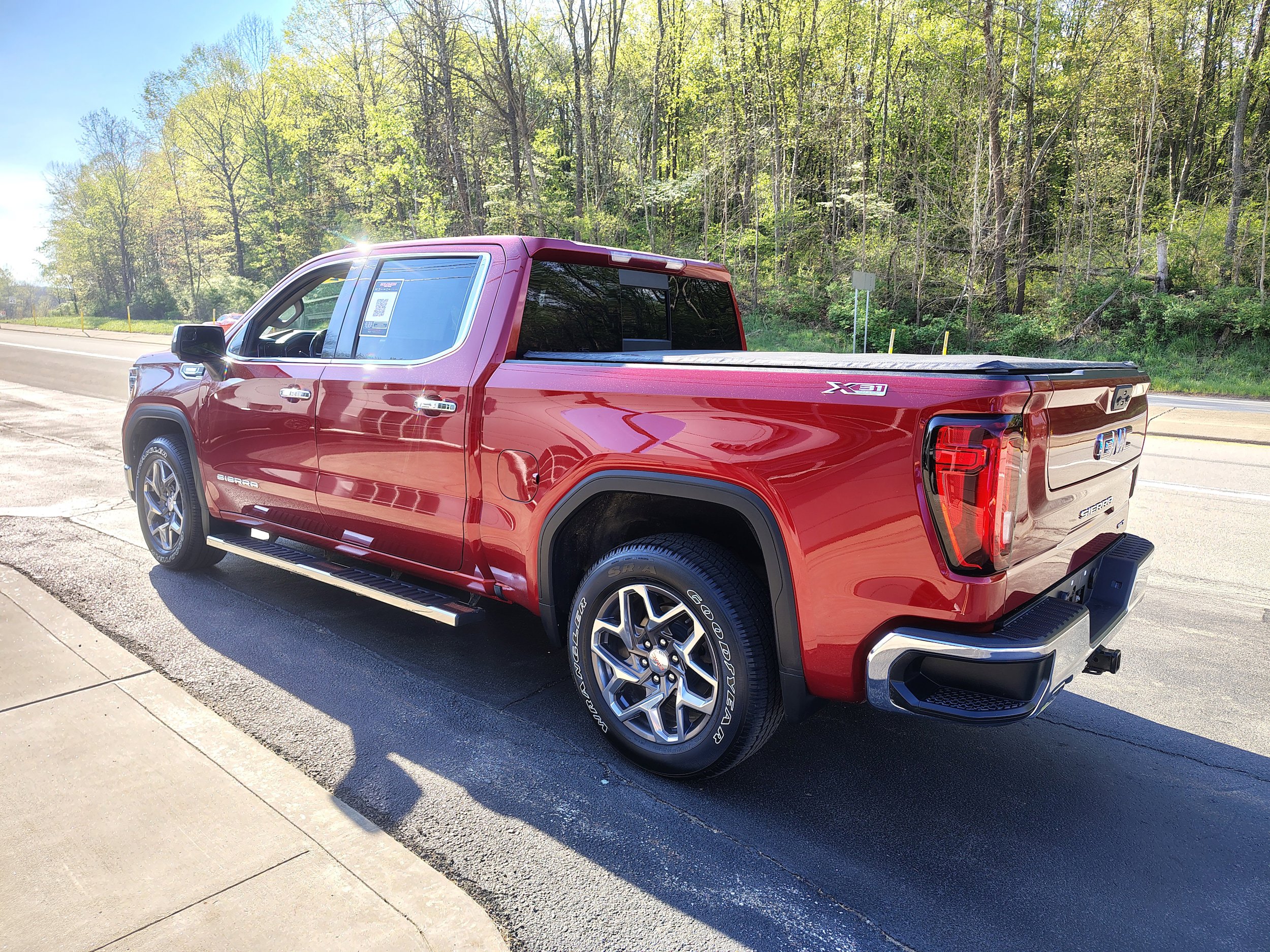 Used 2022 GMC Sierra 1500 SLT w/ SLT Convenience Package AWD/4WD image 8