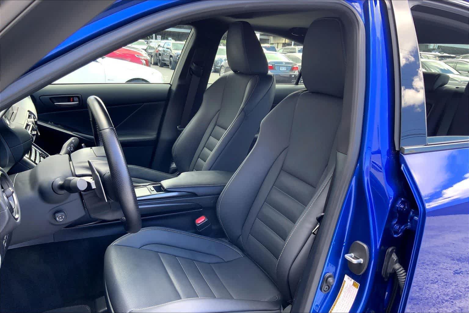Used 2023 Lexus IS 500 RWD image 11