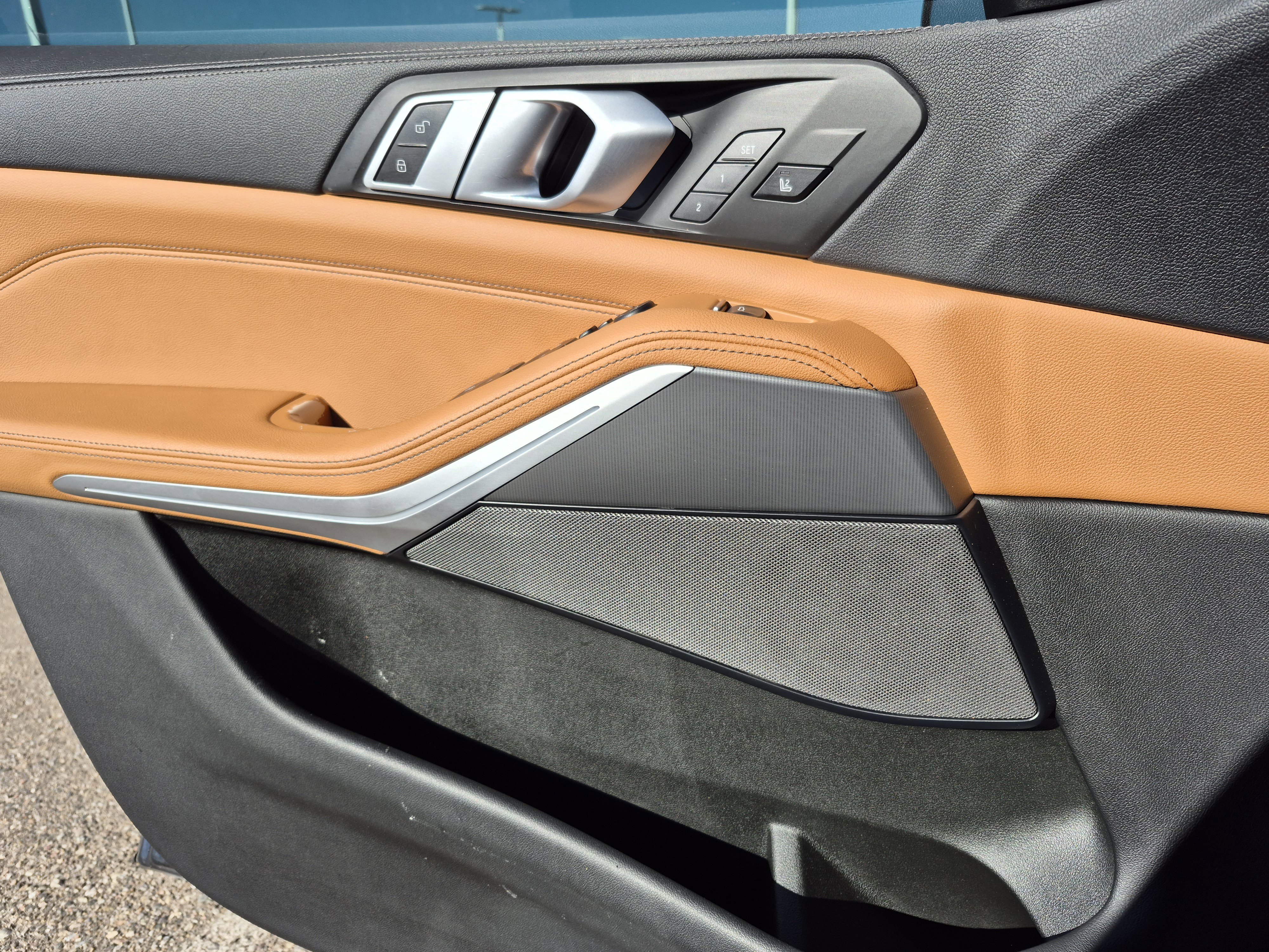 Used 2021 BMW X5 xDrive40i w/ M Sport Package image 14