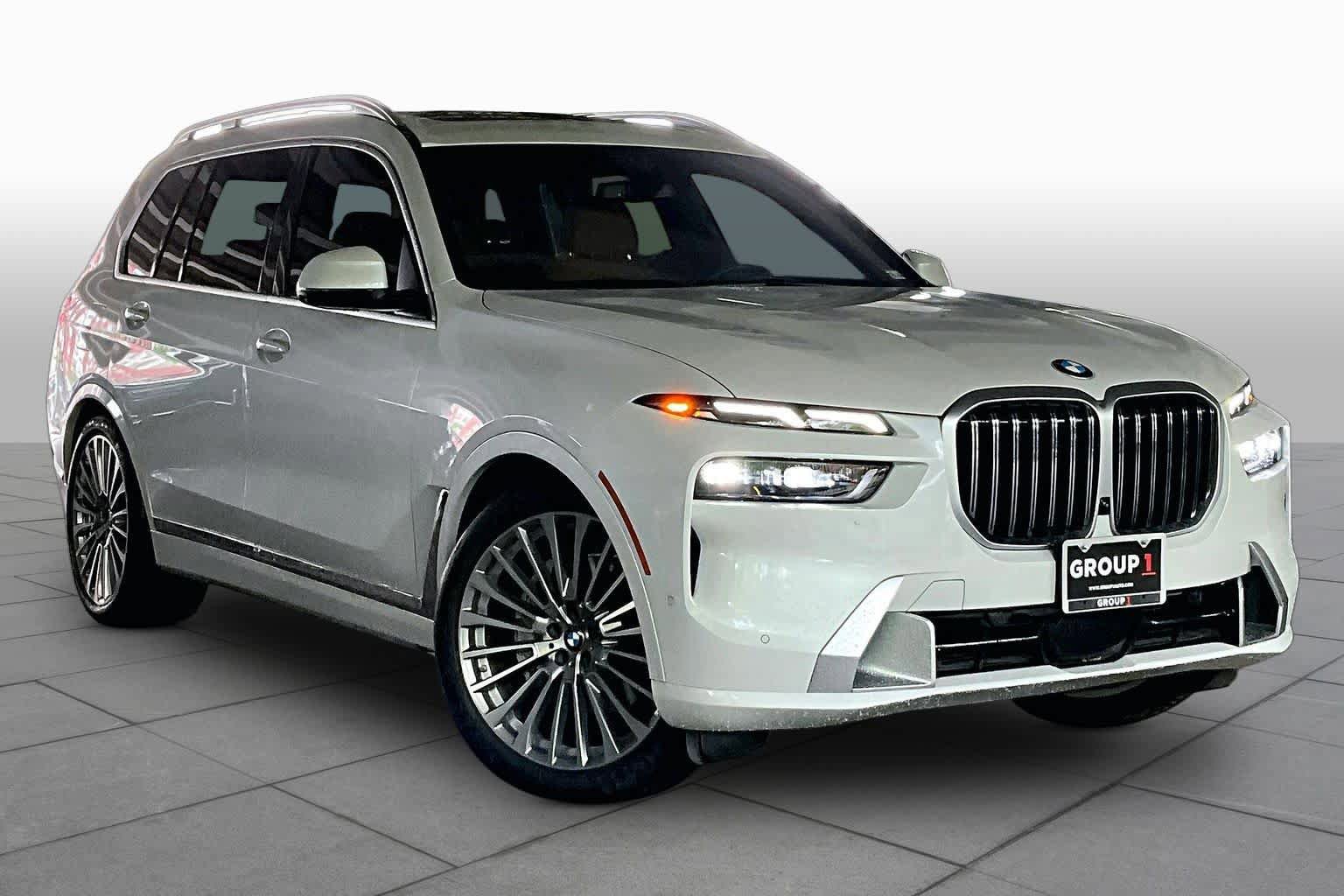 Used 2025 BMW X7 xDrive40i AWD/4WD image 2