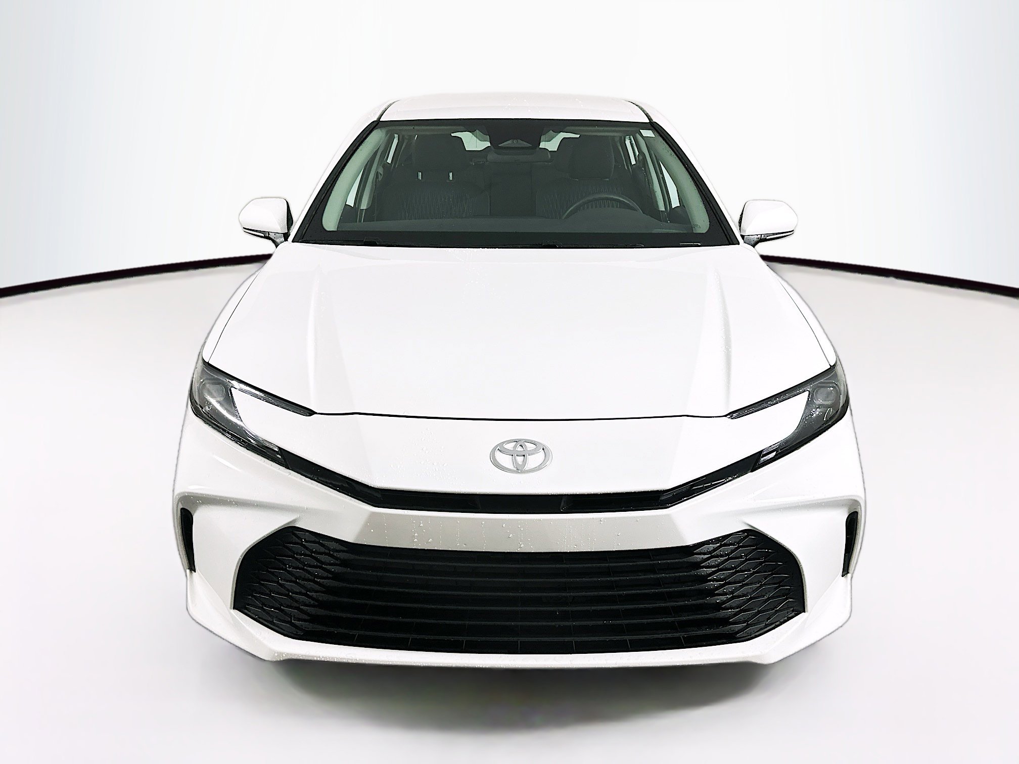 Used 2025 Toyota Camry LE image 2