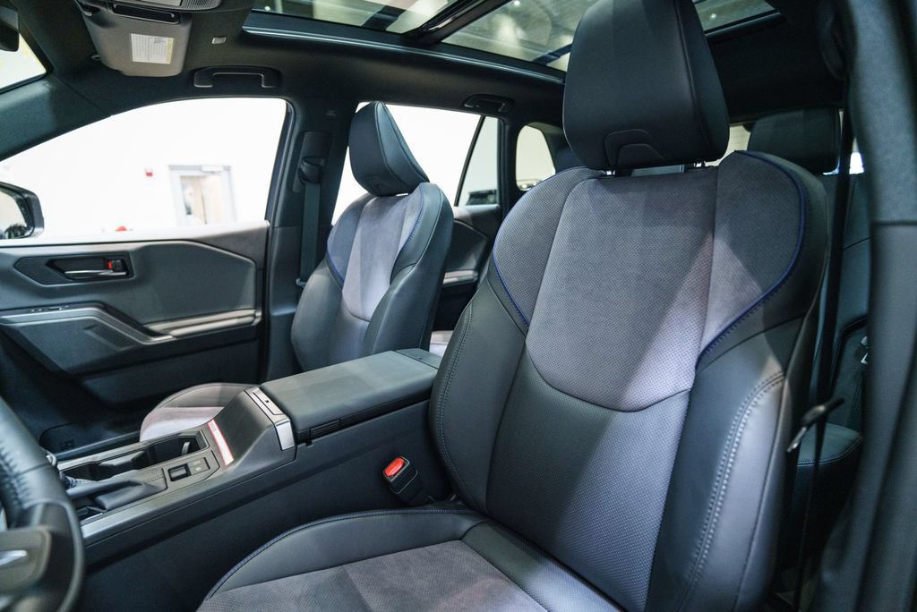 Used 2025 Toyota Grand Highlander AWD image 14