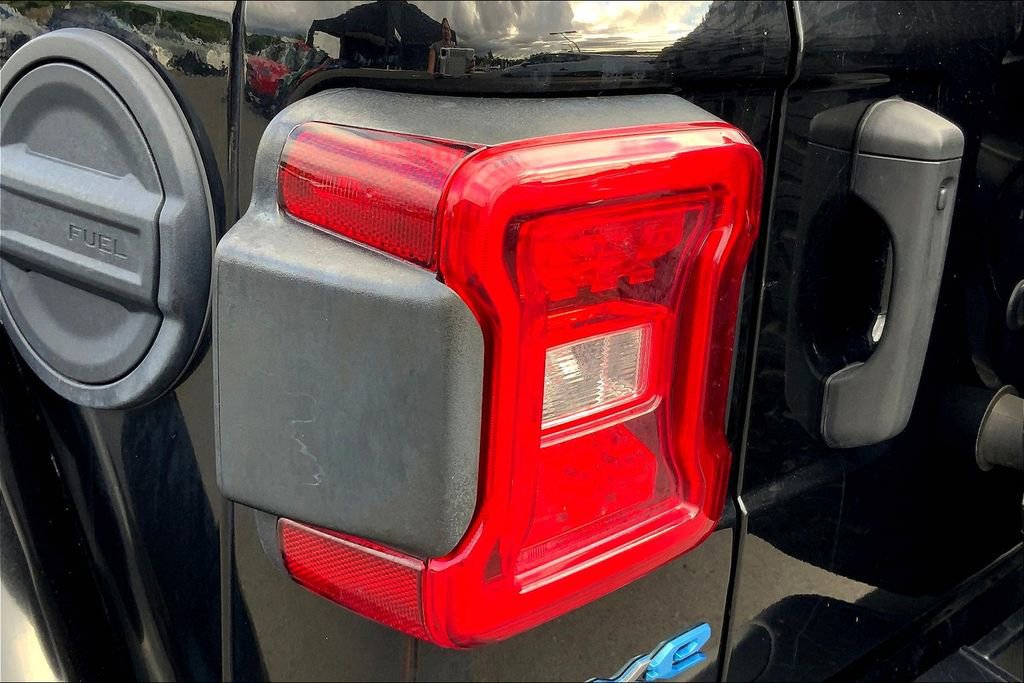 Used 2021 Jeep Wrangler Unlimited Rubicon 4xe w/ Dual Top Group image 29